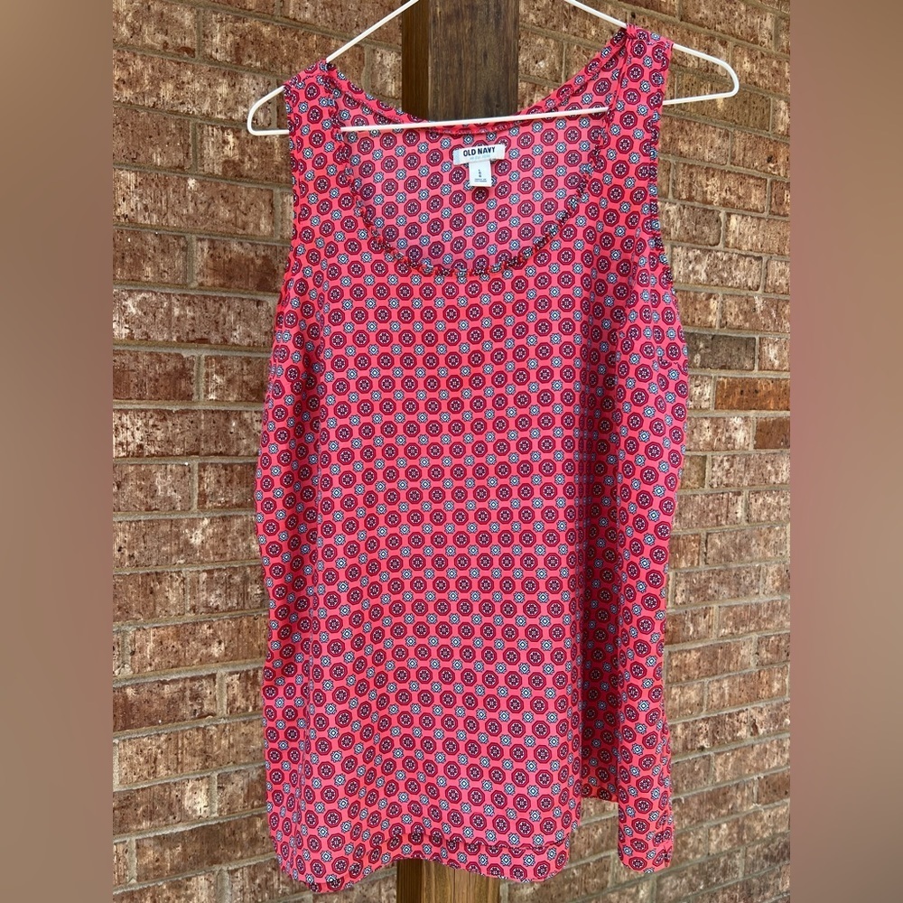 Old‎ Navy tank top